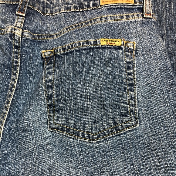 Signature by Levi’s mid rise bootcut jeans - Picture 8 of 12